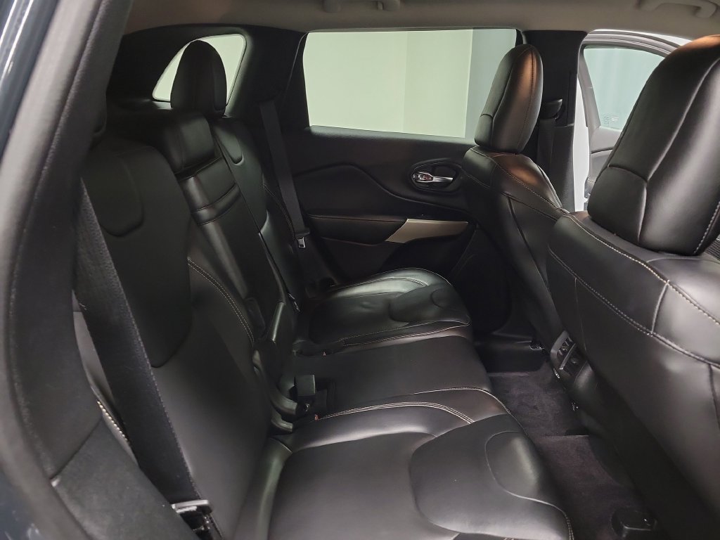 Used 2018 Jeep Cherokee Limited AWD/4WD image 32