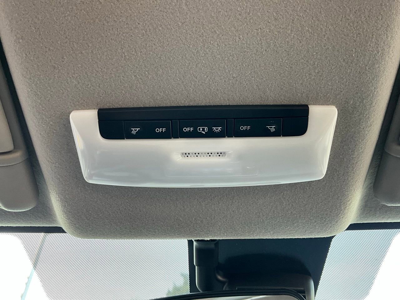 Used 2025 Nissan Versa SV image 16