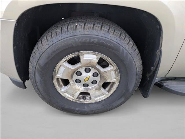 Used 2012 Chevrolet Suburban LT RWD image 14