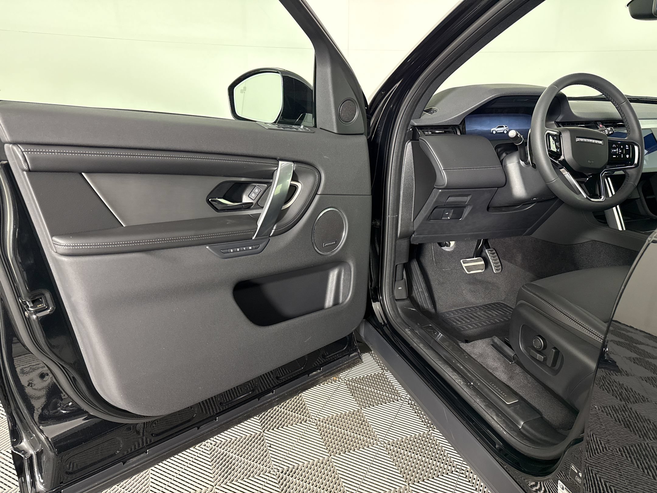 New 2026 Land Rover Discovery Sport Landmark AWD/4WD image 5