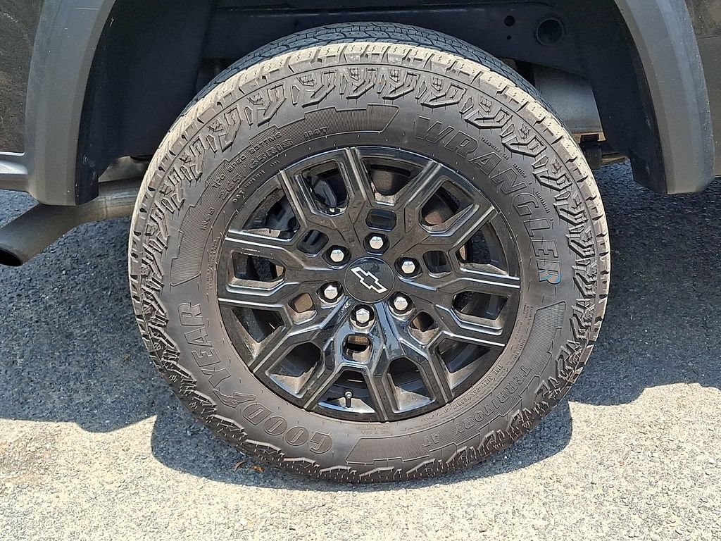 Used 2024 Chevrolet Colorado Trail Boss AWD/4WD image 32