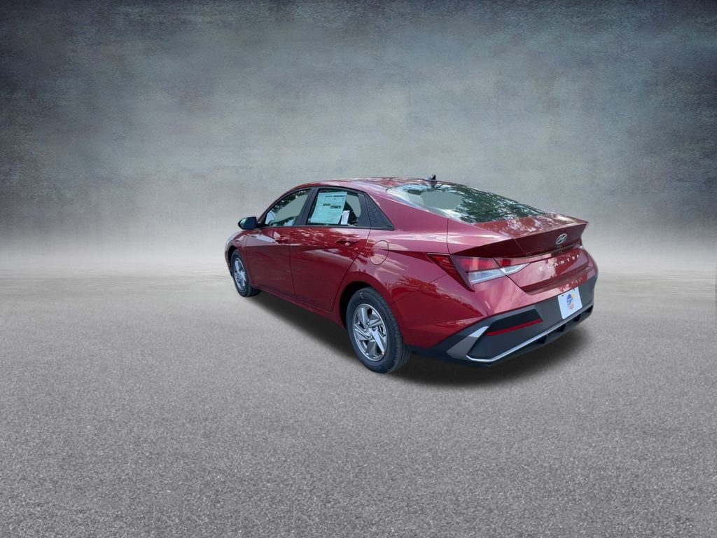 Used 2025 Hyundai Elantra SE image 18