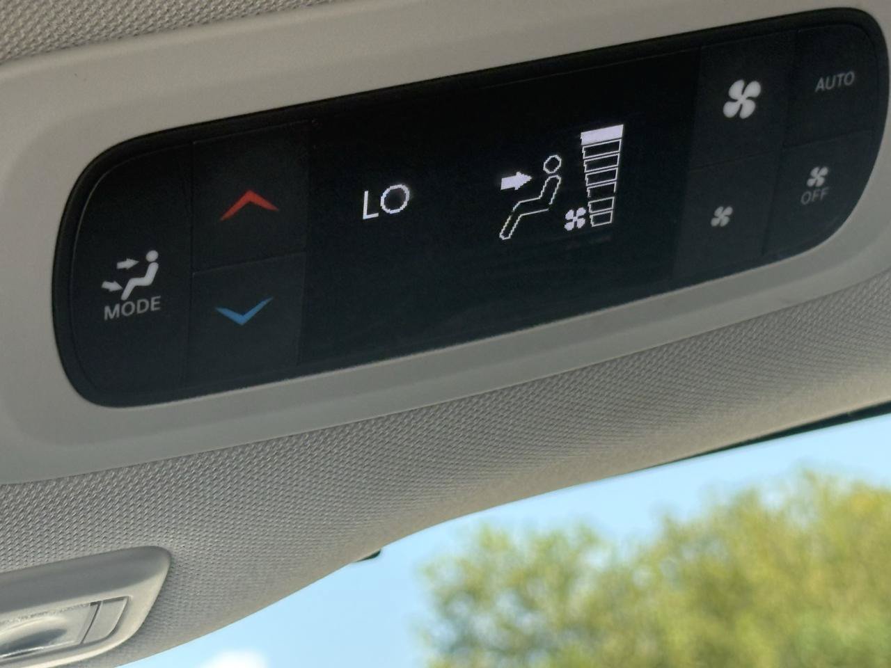Used 2024 Chrysler Pacifica Limited FWD image 66