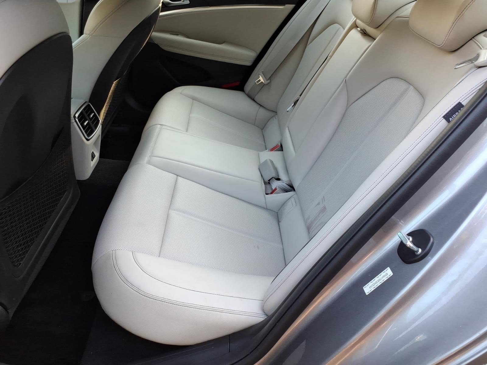 Used 2025 Genesis G70 2.5T AWD/4WD image 8