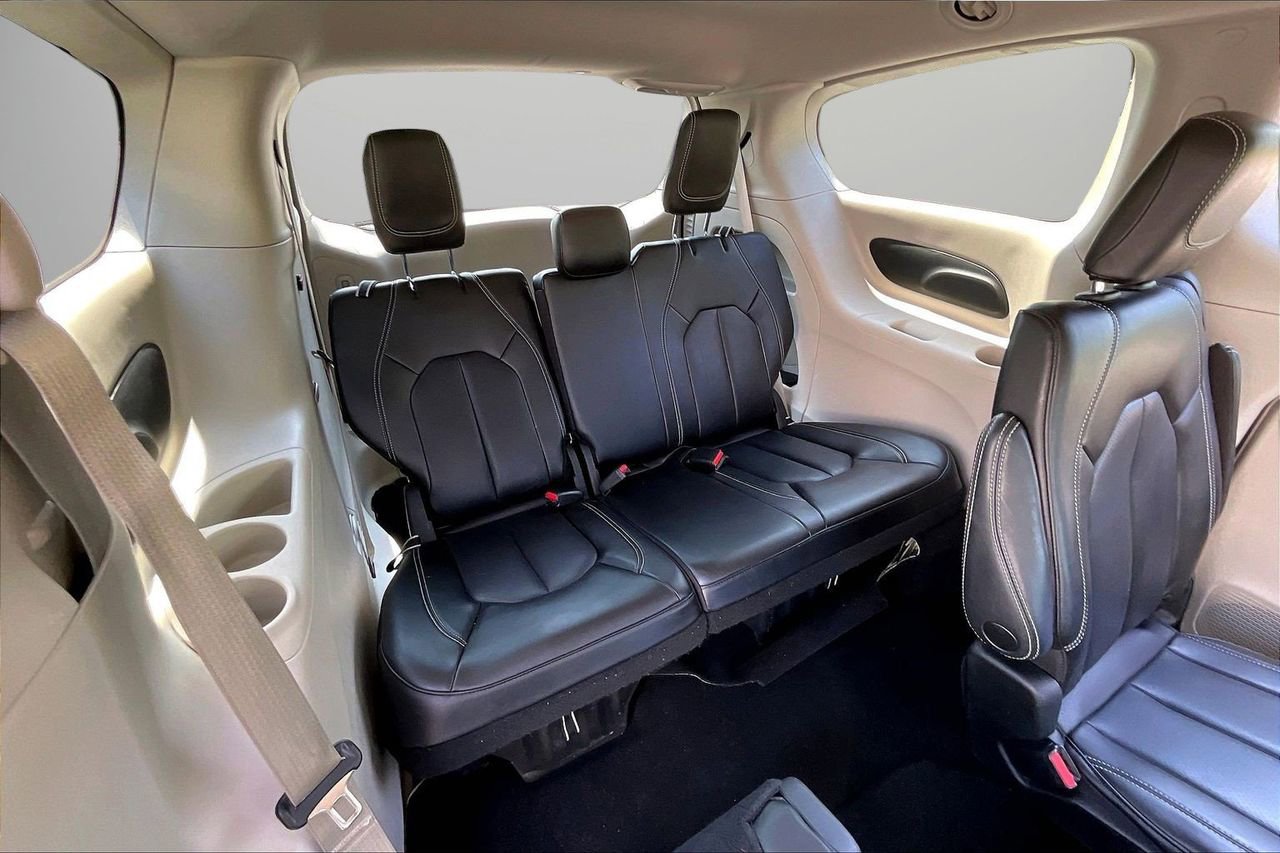 Certified 2023 Chrysler Pacifica Touring-L FWD image 25