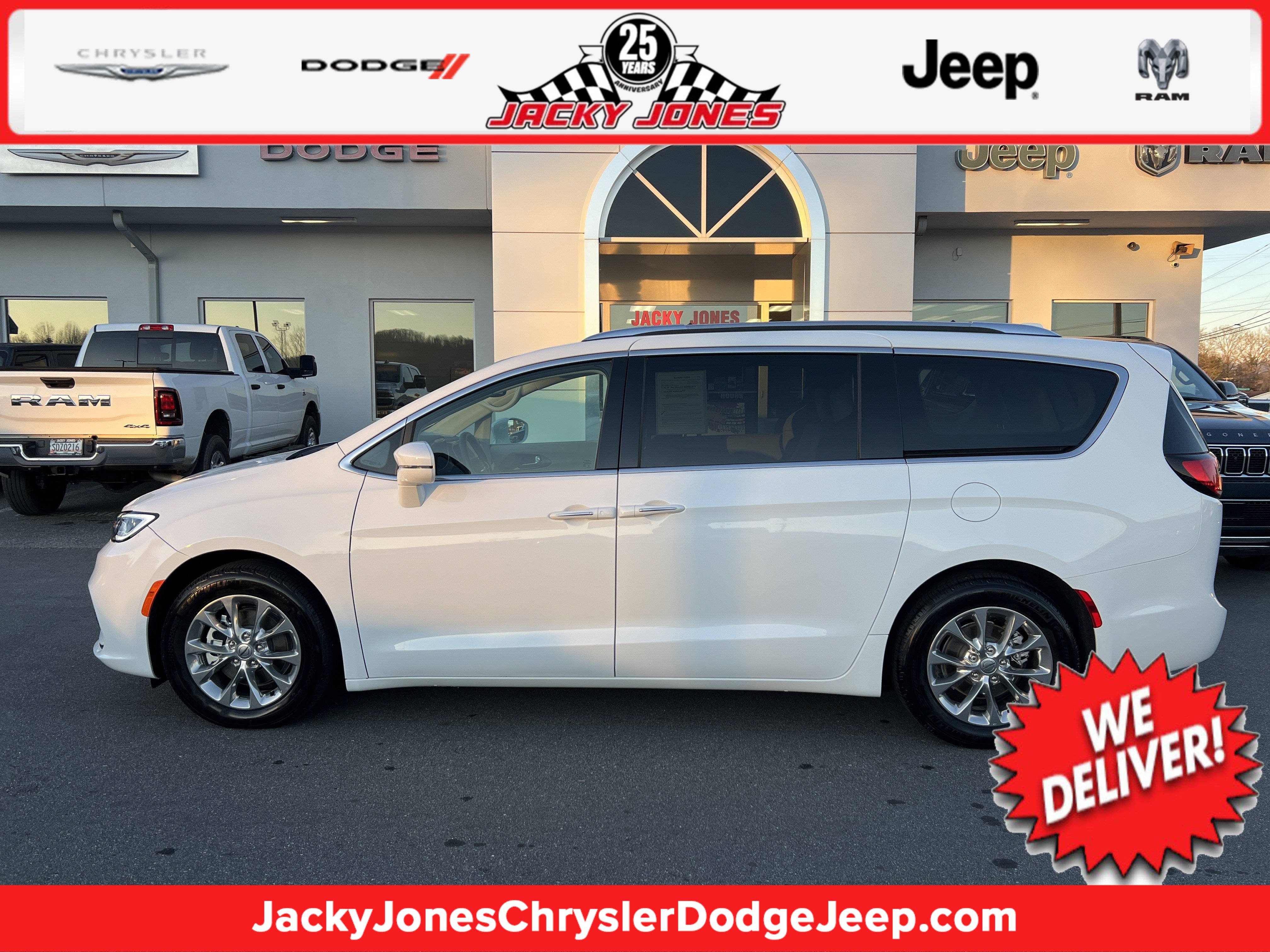 Used 2021 Chrysler Pacifica Touring-L image 1