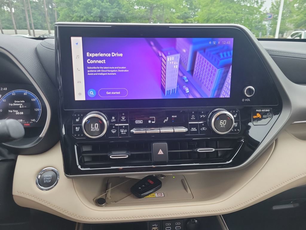 Used 2023 Toyota Highlander Limited FWD image 25