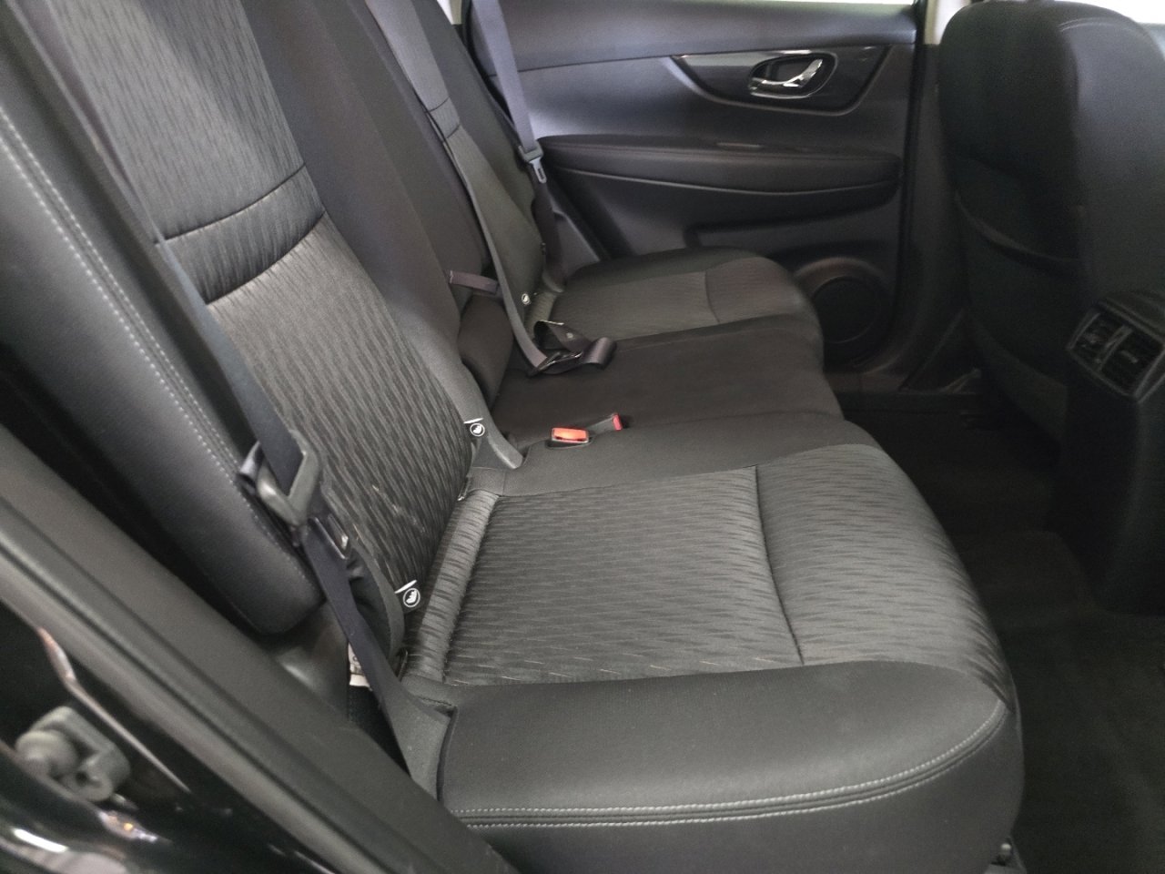 Used 2020 Nissan Rogue SV image 19