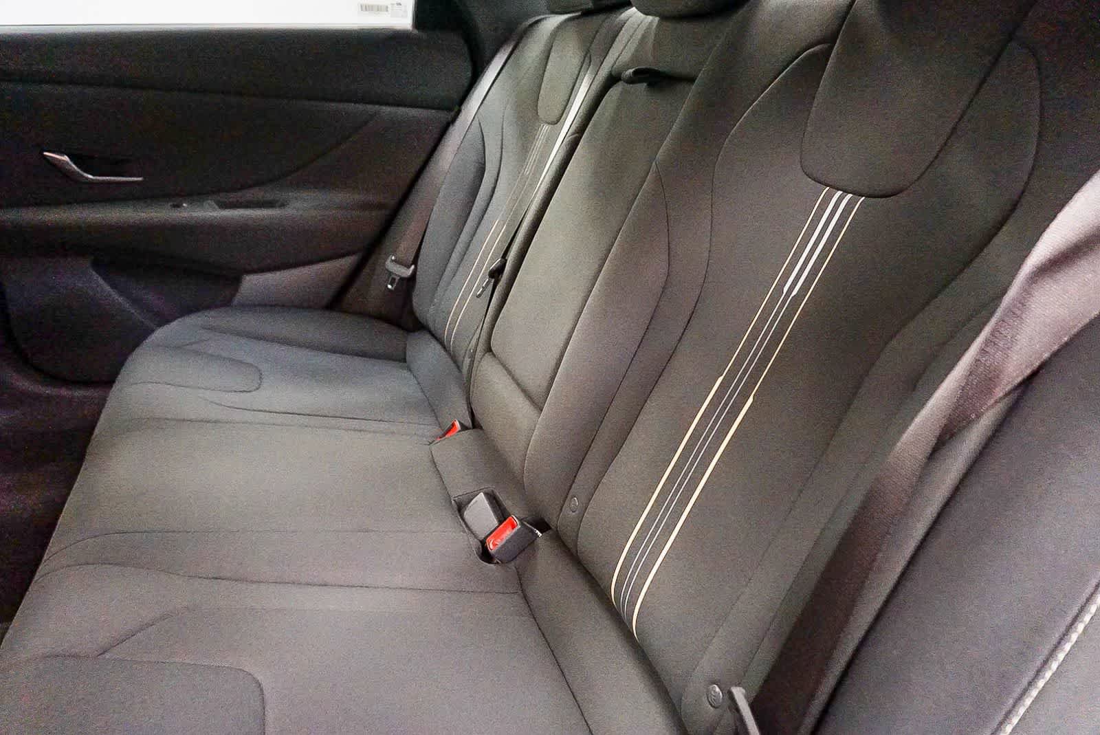 Used 2025 Hyundai Elantra SEL FWD image 19