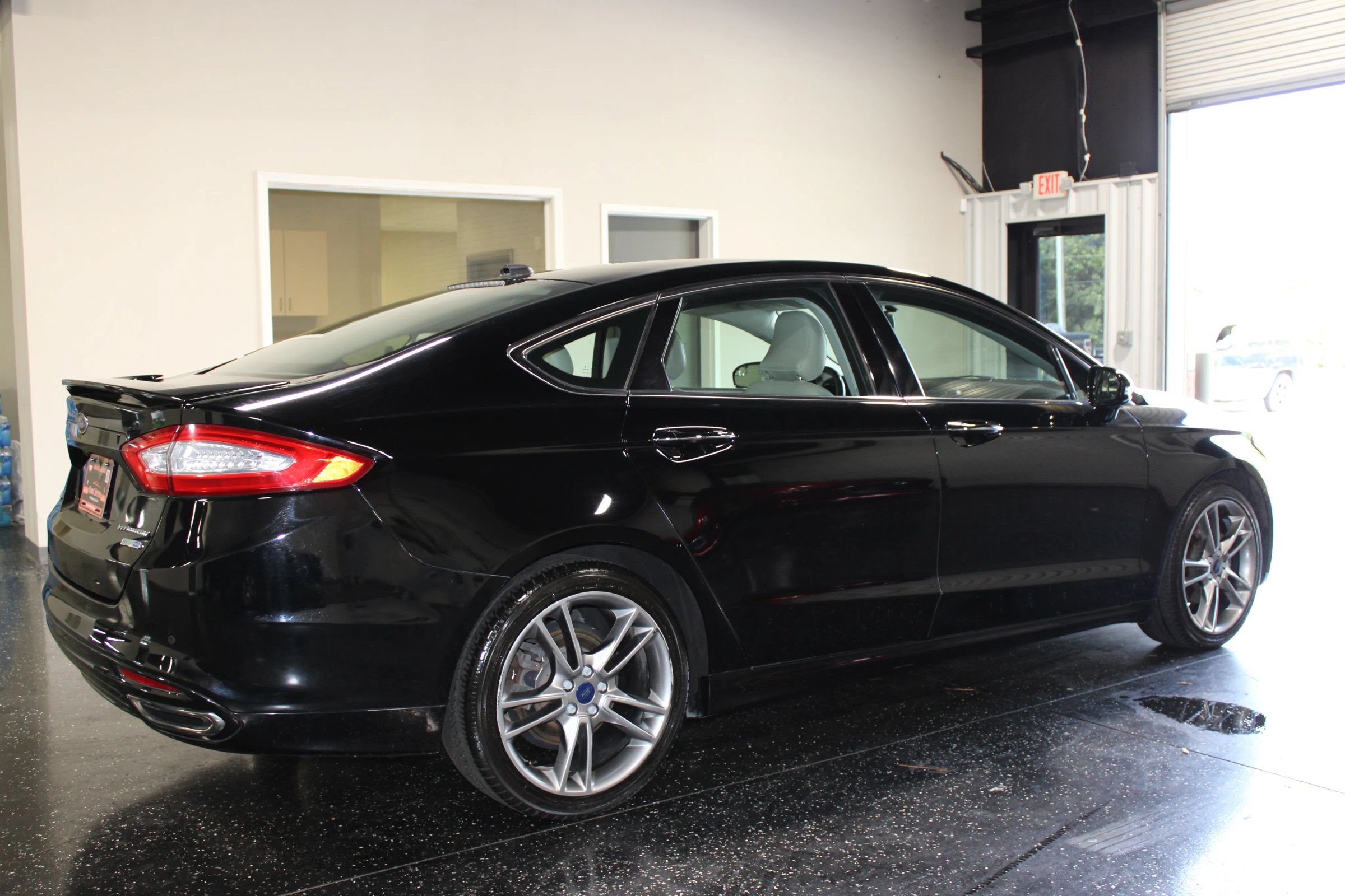 Used 2016 Ford Fusion Titanium AWD/4WD image 3