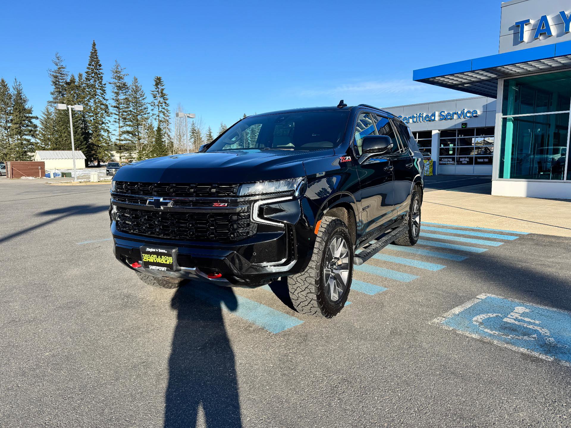 Used 2022 Chevrolet Tahoe Z71 w/ Luxury Package image 3