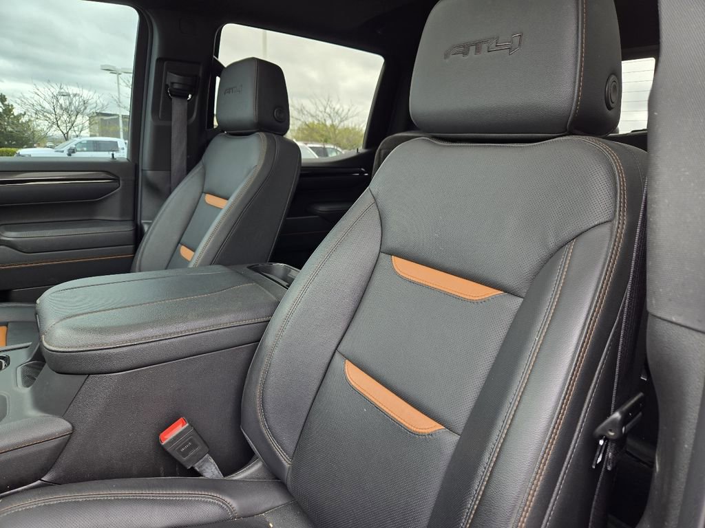 Used 2025 GMC Sierra 1500 AT4 w/ Technology Package AWD/4WD image 3
