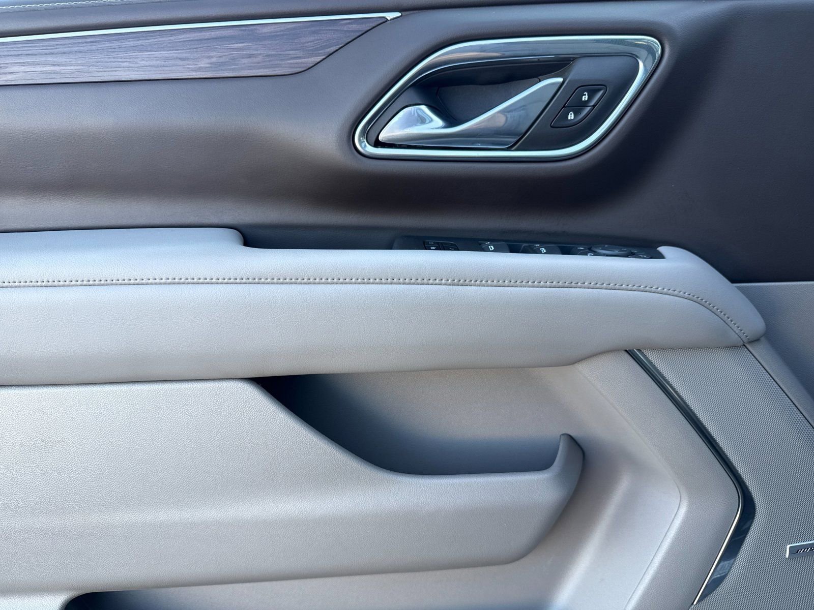 Used 2023 Chevrolet Suburban Z71 w/ Luxury Package image 10