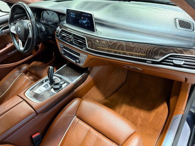 Used 2018 BMW 750i xDrive image 28