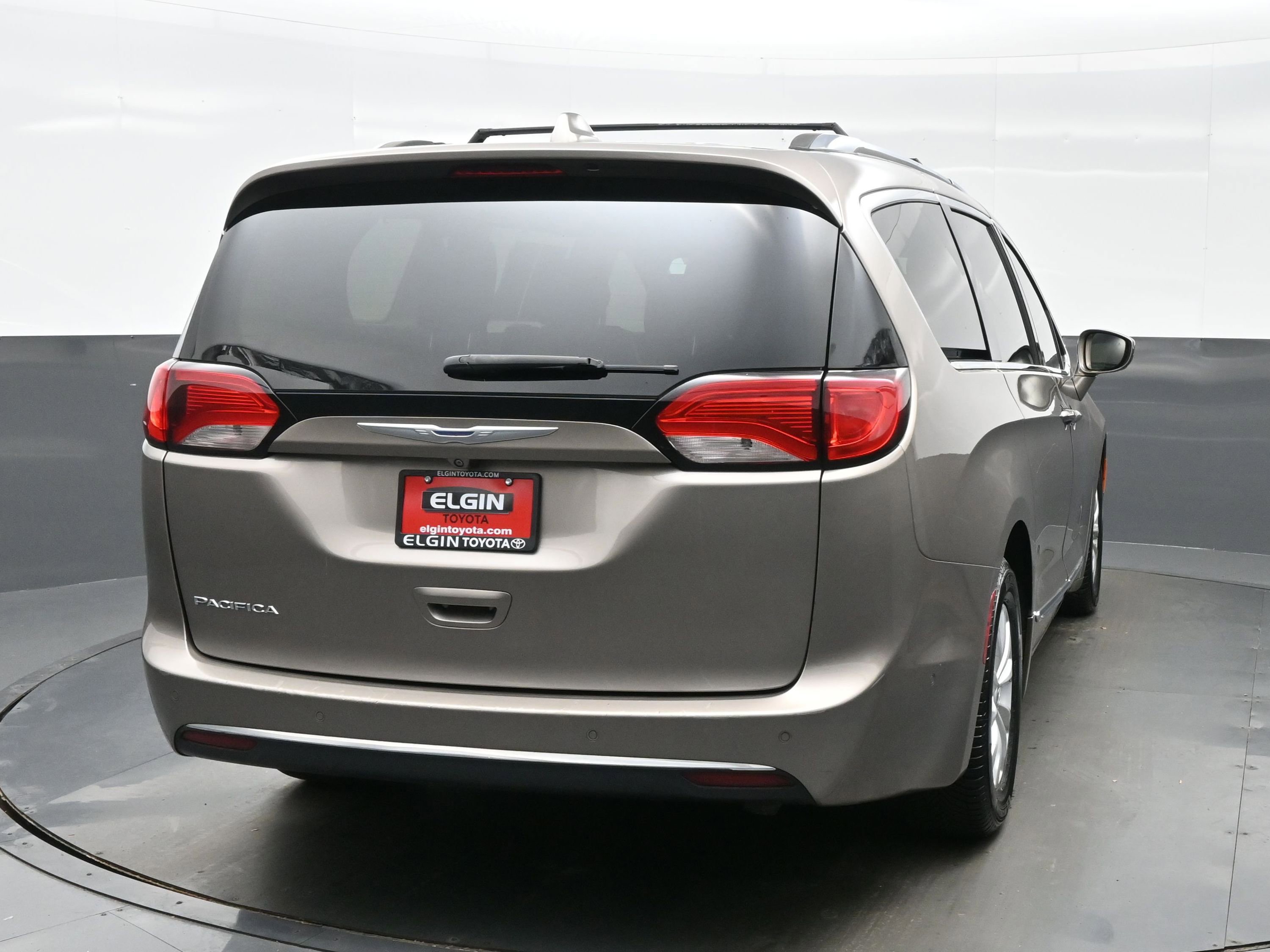 Used 2018 Chrysler Pacifica Touring-L Plus w/ Advanced Safetytec Group FWD image 5