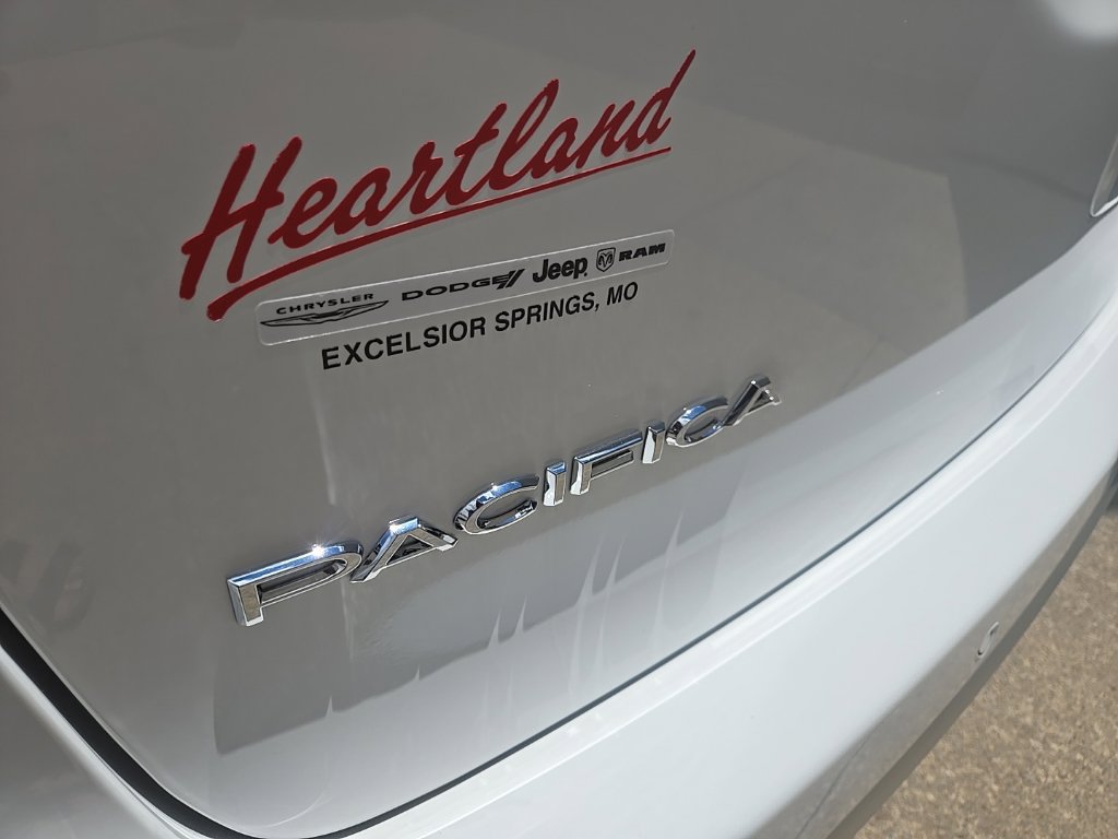 New 2027 Chrysler Pacifica Select w/ Family Tech Group FWD image 21