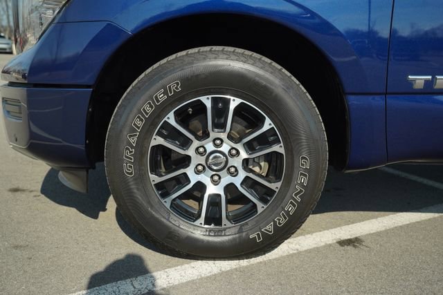 Used 2021 Nissan Titan SV w/ SV Convenience Package image 10