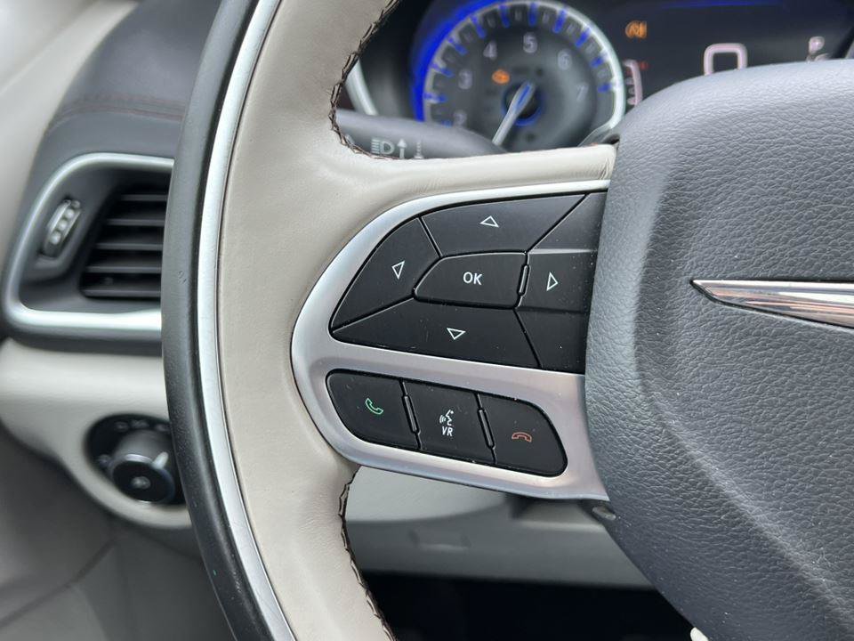Used 2017 Chrysler Pacifica Limited w/ UConnect Theater Package FWD image 24