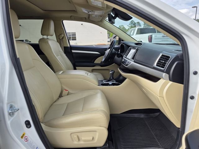 Used 2017 Toyota Highlander XLE AWD/4WD image 28