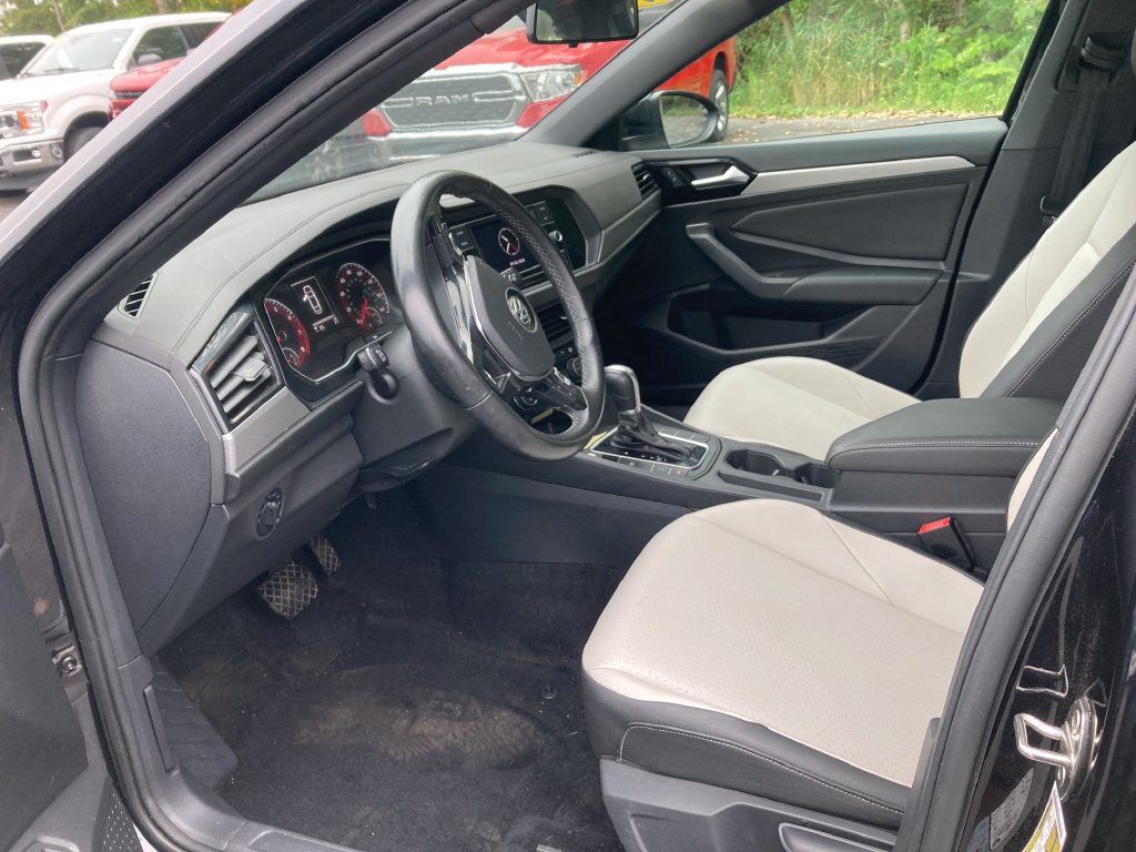 Used 2019 Volkswagen Jetta R-Line w/ R-Line Cold Weather Package FWD image 12