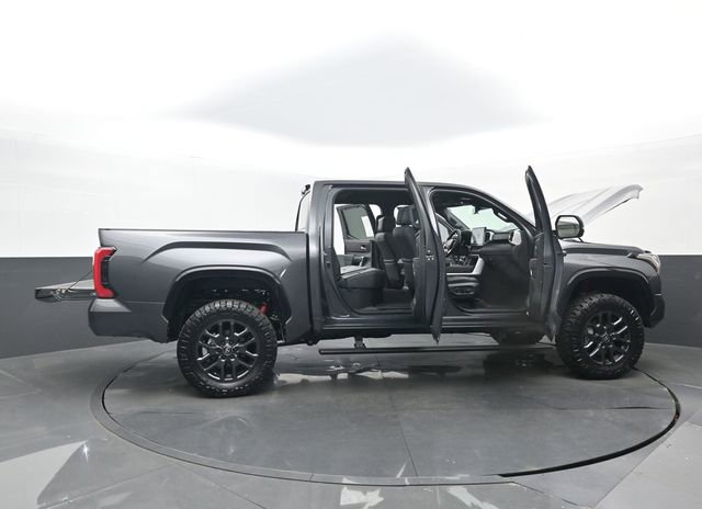 Used 2025 Toyota Tundra Platinum AWD/4WD image 32