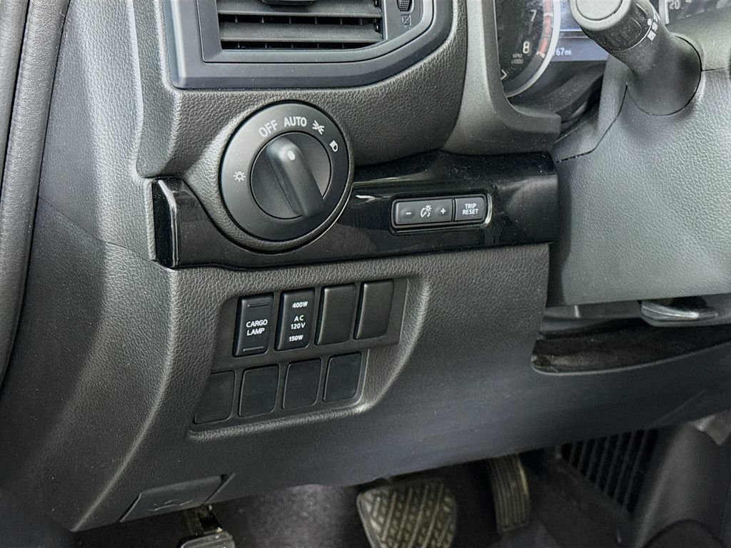 Certified 2024 Nissan Titan SV w/ SV Convenience Package AWD/4WD image 18