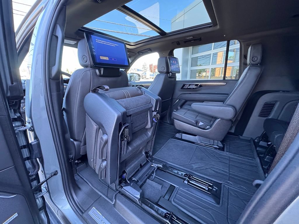 Used 2025 Chevrolet Suburban High Country AWD/4WD image 30