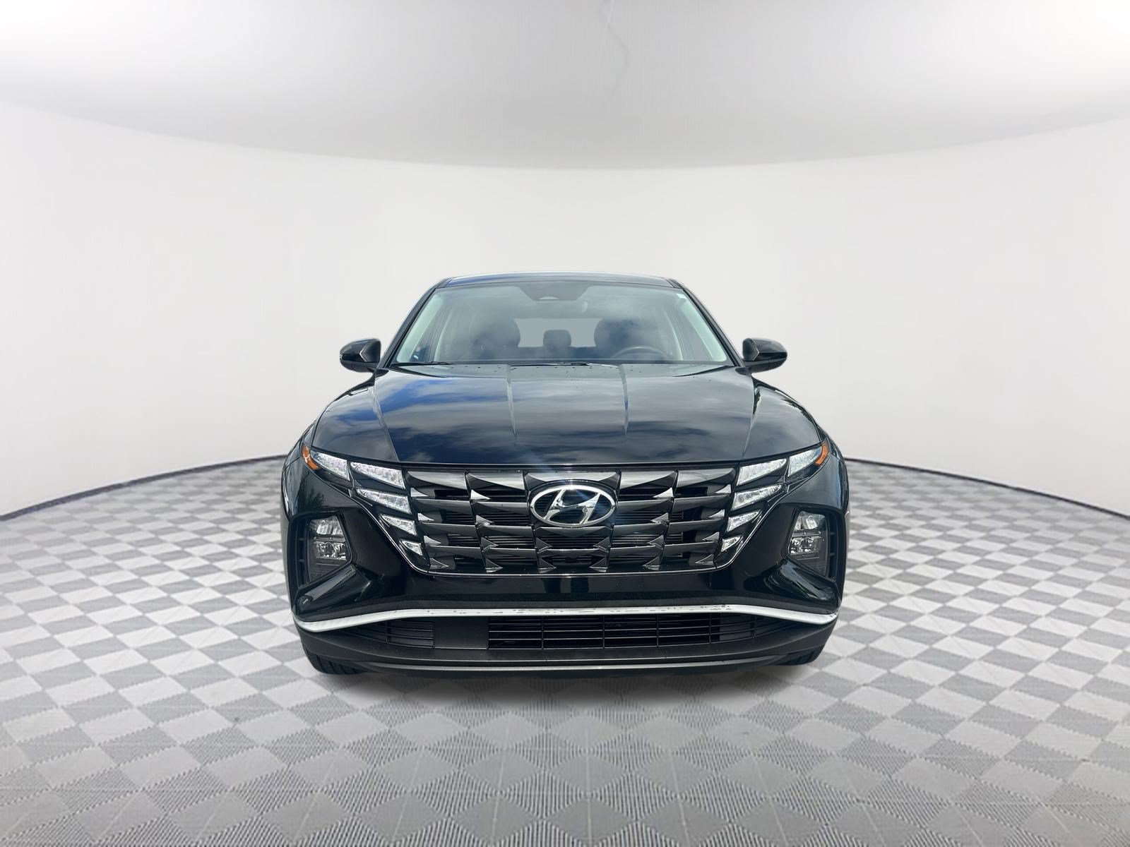 Used 2023 Hyundai Tucson SE FWD image 2