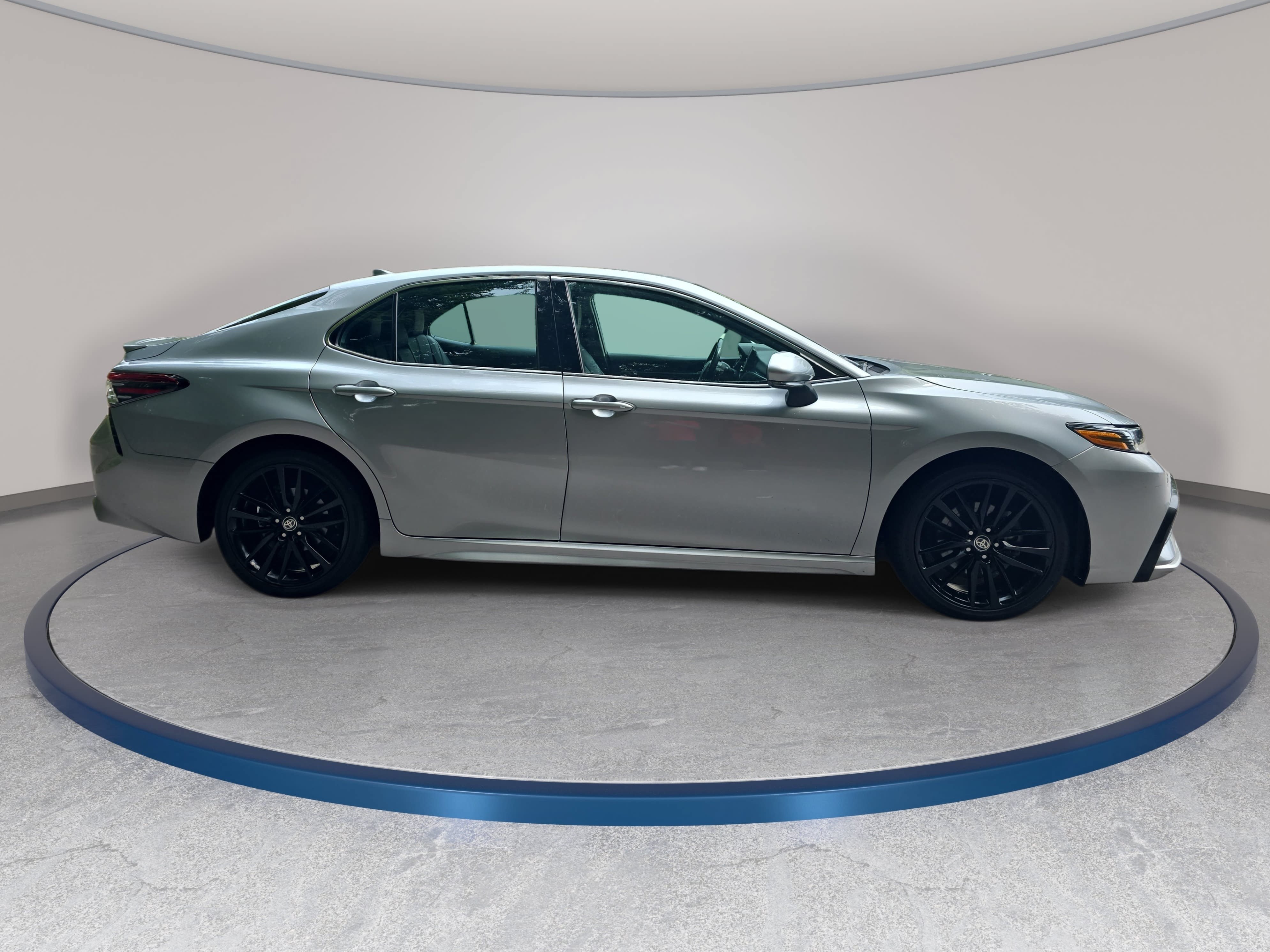Used 2023 Toyota Camry XSE FWD image 4