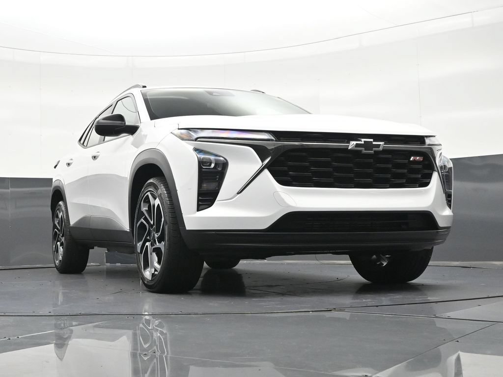 Used 2025 Chevrolet Trax RS FWD image 34