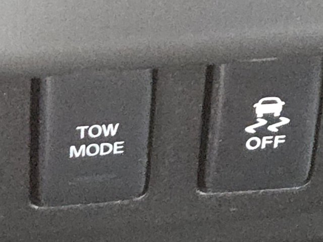 Used 2012 Nissan Titan SV w/ SV Premium Utility Pkg image 3