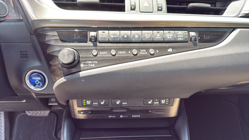 Used 2020 Lexus ES 300h w/ Premium Package FWD image 27