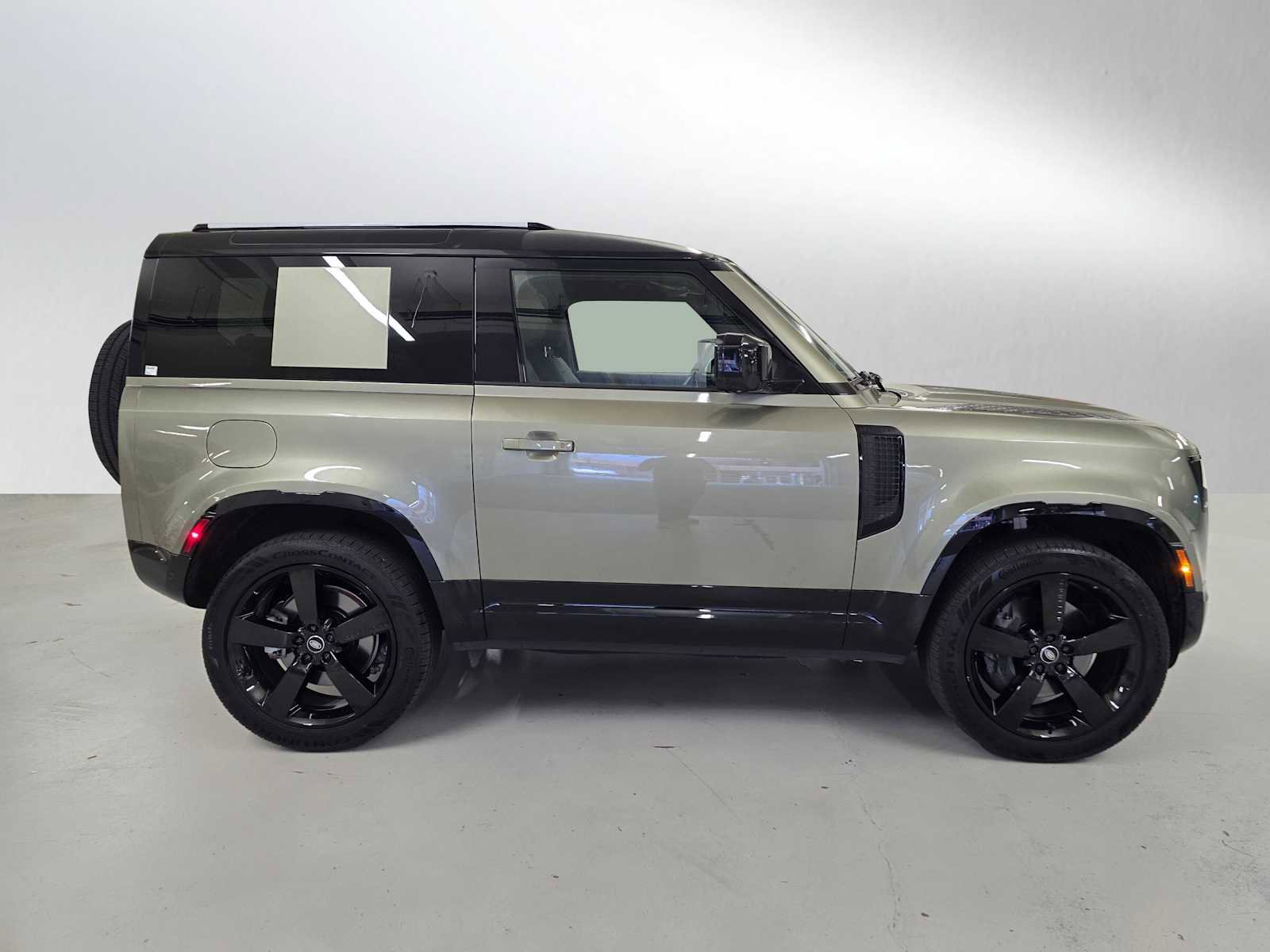 Used 2025 Land Rover Defender 90 X-Dynamic SE image 6
