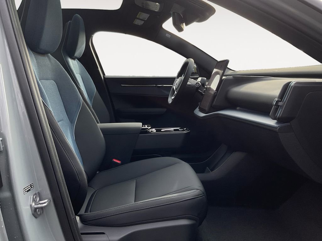 New 2026 Volvo EX30 Plus w/ Protection Package Premier image 15