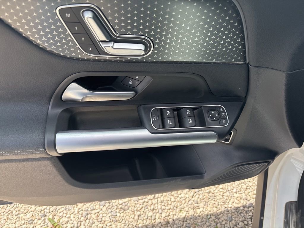 Used 2025 Mercedes-Benz GLA 250 4MATIC image 9