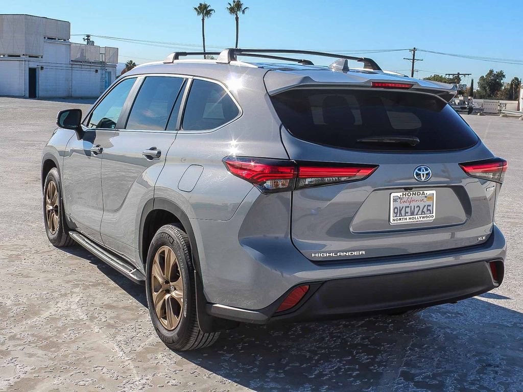 Used 2023 Toyota Highlander Bronze Edition image 4
