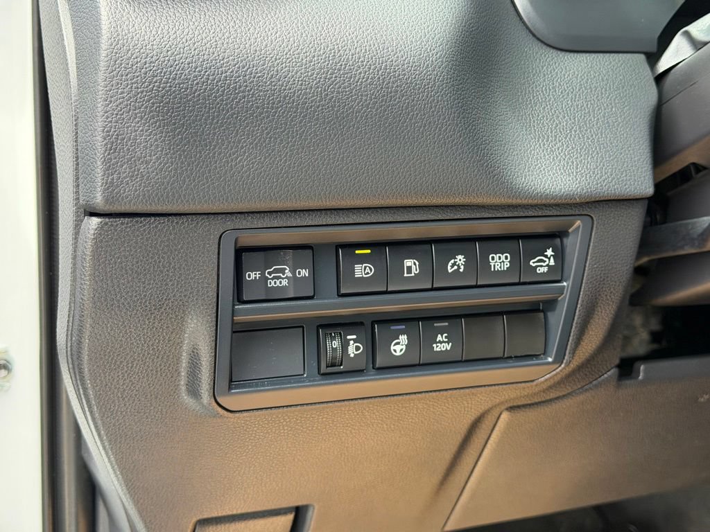 Used 2025 Toyota Sequoia Limited AWD/4WD image 27
