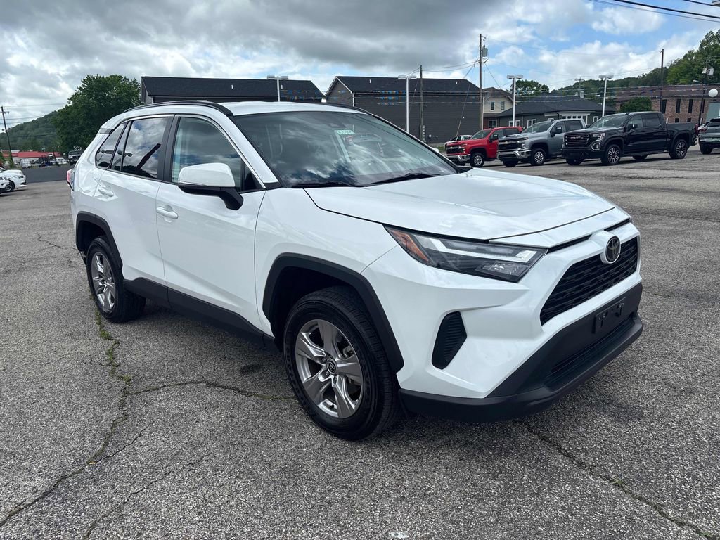 Used 2025 Toyota RAV4 XLE AWD/4WD image 7