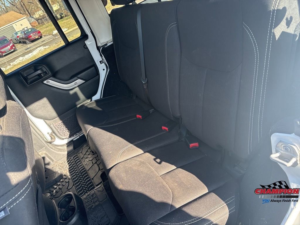 Used 2018 Jeep Wrangler Unlimited Sahara image 24