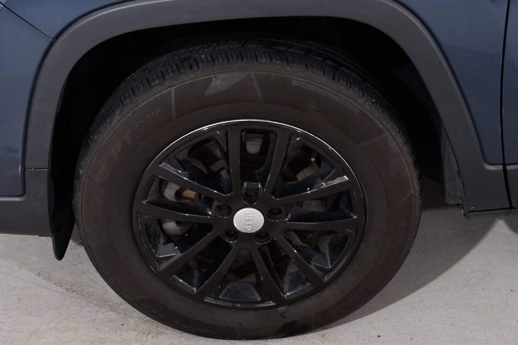 Used 2020 Jeep Cherokee Latitude Plus AWD/4WD image 25