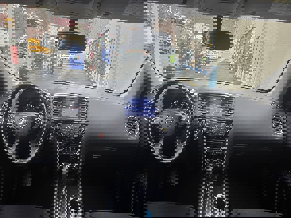 Used 2019 Nissan Pathfinder SV image 22