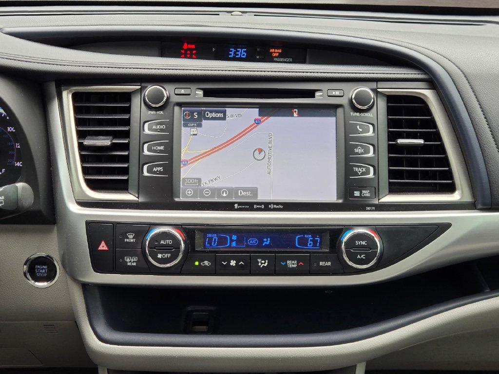 Used 2018 Toyota Highlander XLE FWD image 18
