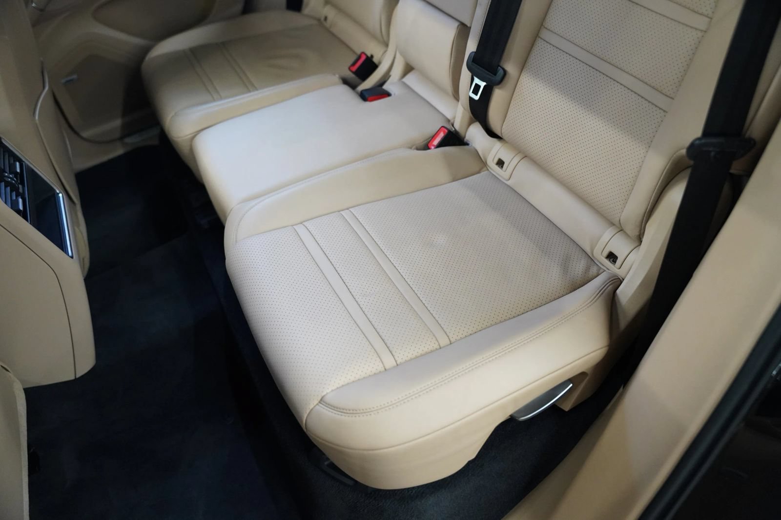 Used 2019 Porsche Cayenne AWD/4WD image 17