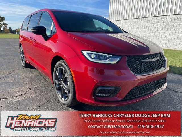 New 2026 Chrysler Pacifica Select image 1