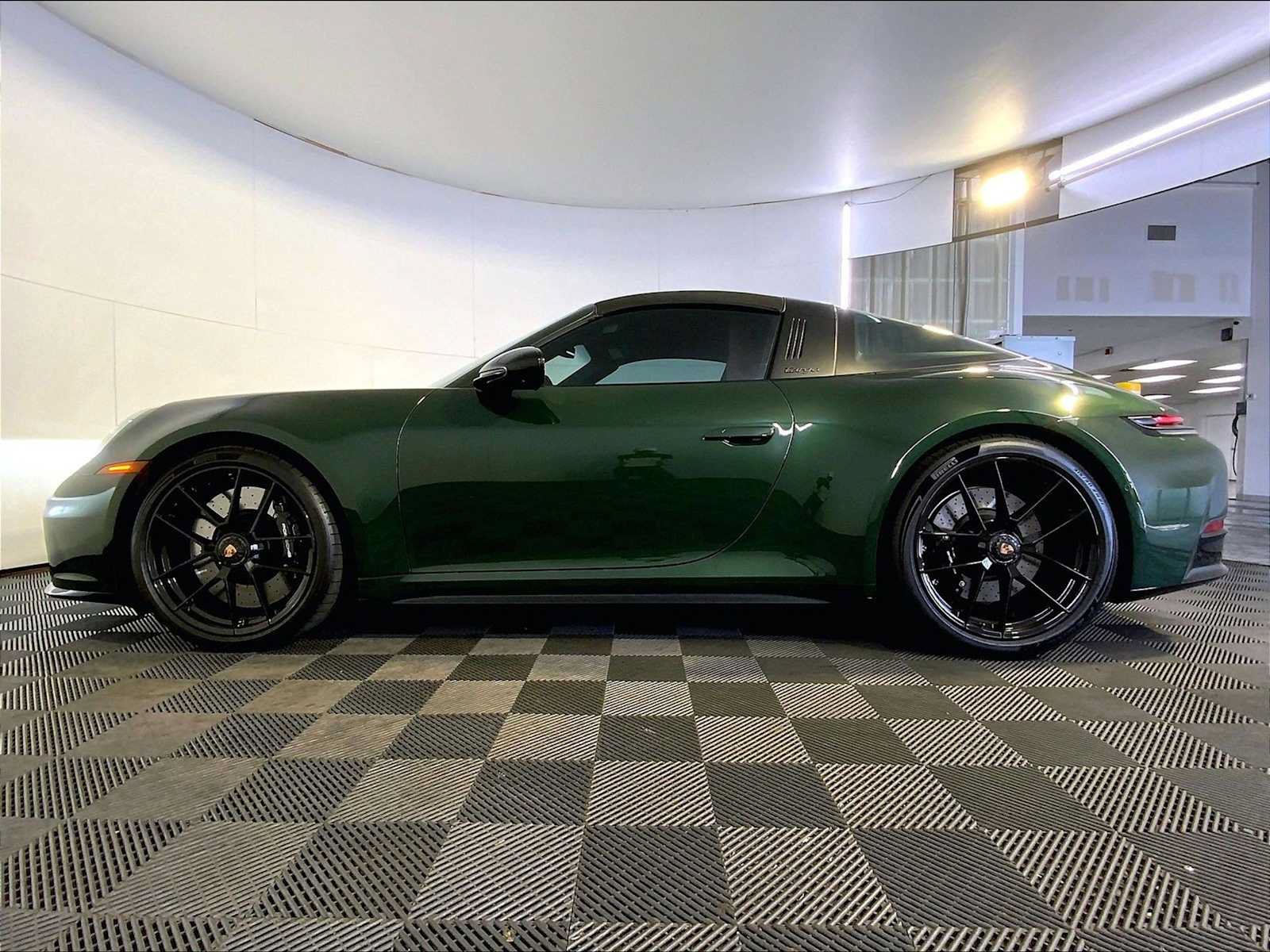 Certified 2026 Porsche 911 Targa 4 GTS AWD/4WD image 2