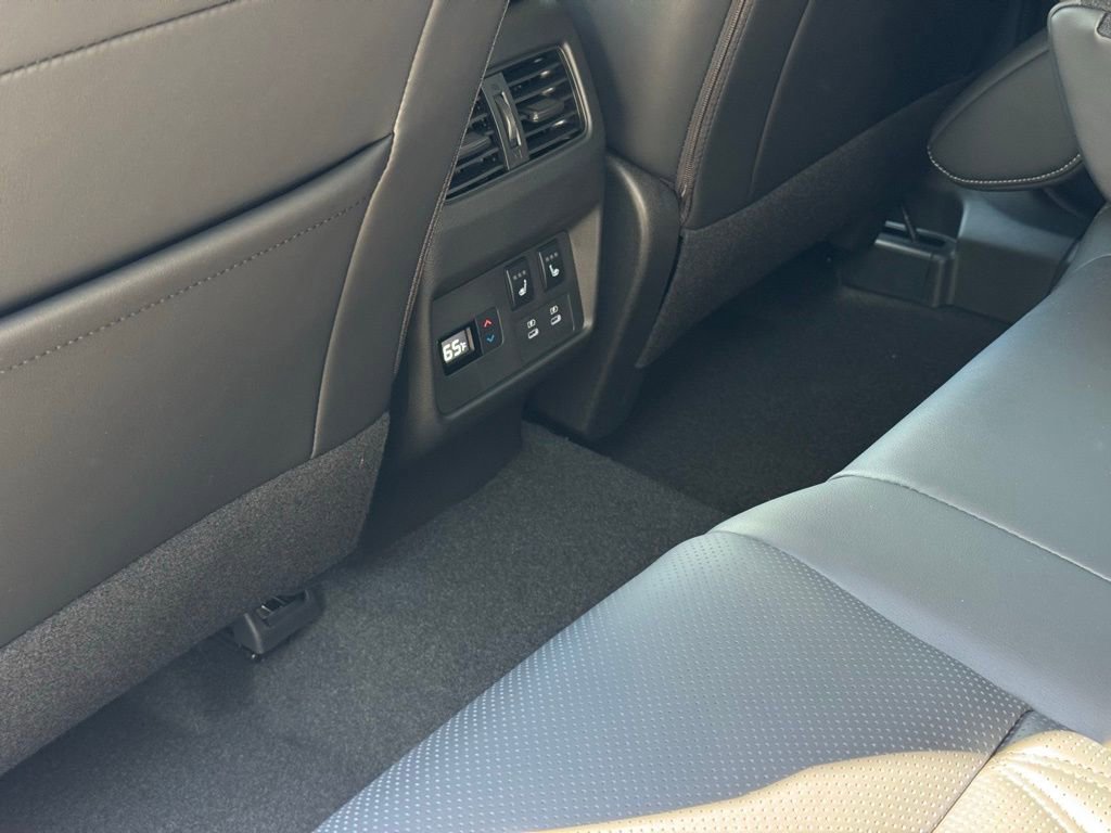 New 2026 Nissan Rogue Platinum image 19