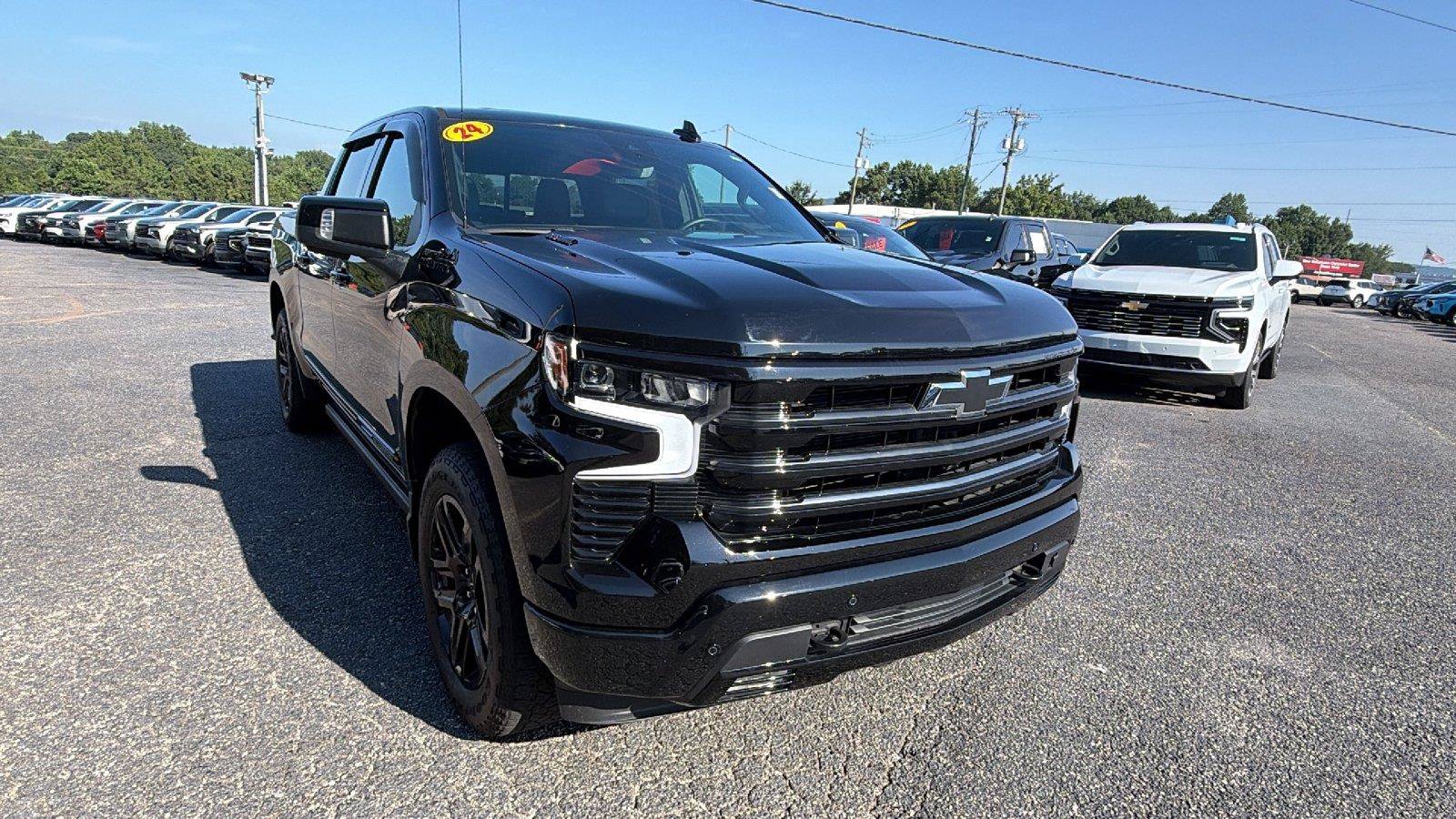Used 2024 Chevrolet Silverado 1500 High Country w/ Midnight Edition AWD/4WD image 7