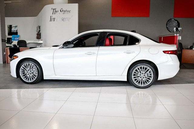 Used 2020 Alfa Romeo Giulia Ti AWD/4WD image 8