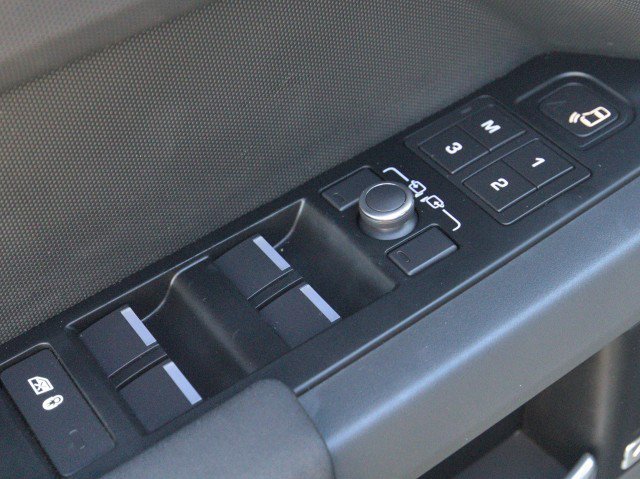 Used 2022 Land Rover Defender 110 X-Dynamic SE AWD/4WD image 13