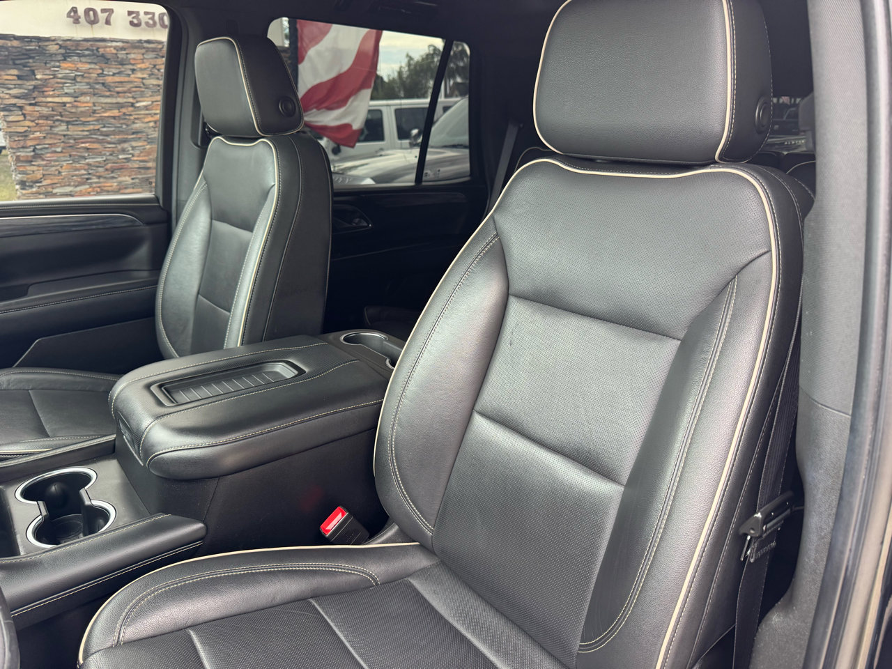 Used 2021 GMC Yukon SLT w/ SLT Premium Package image 10